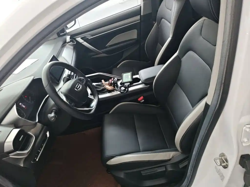 Фото 20 - Geely Coolray
