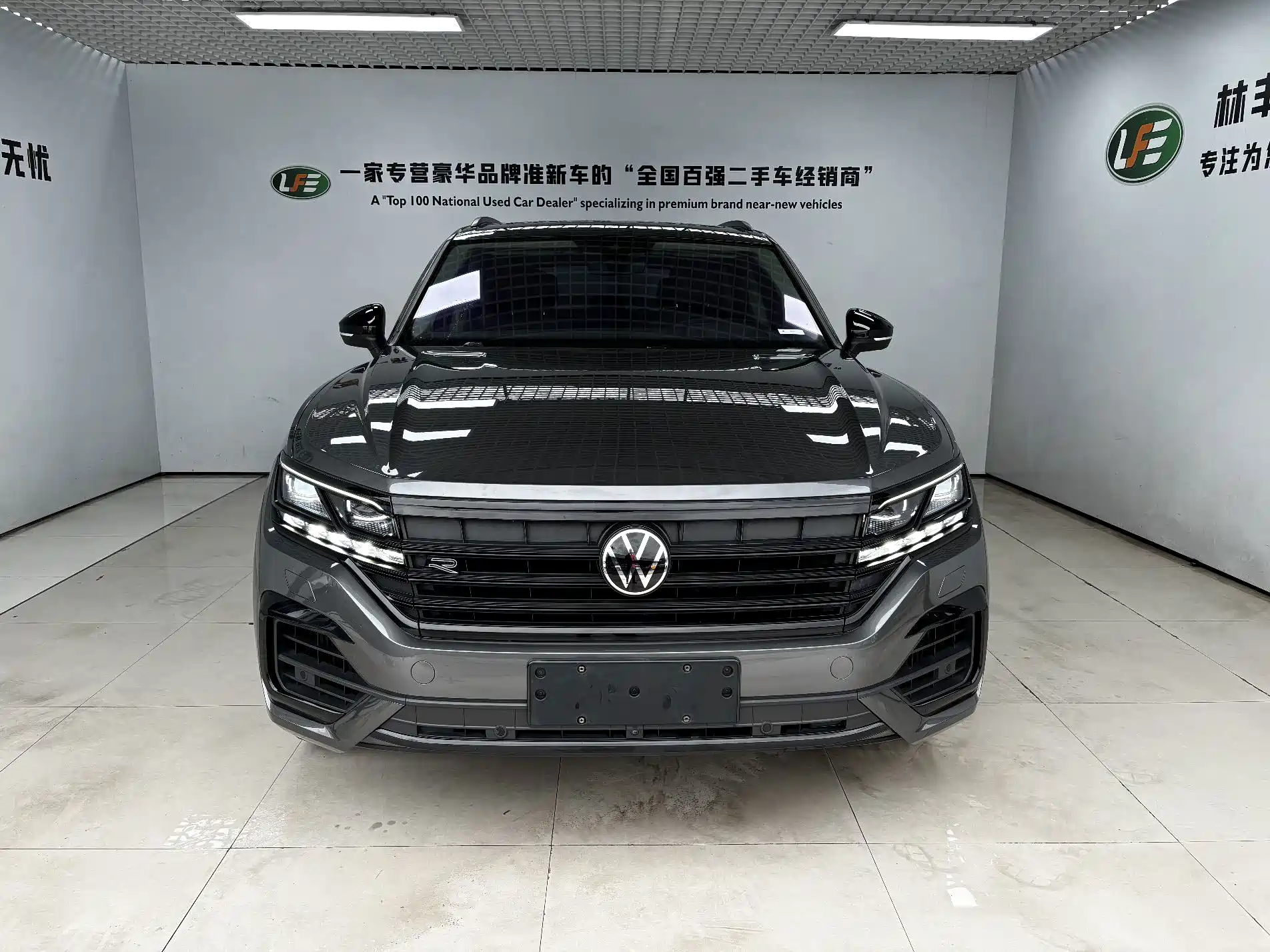 Фото 2 - Volkswagen Touareg