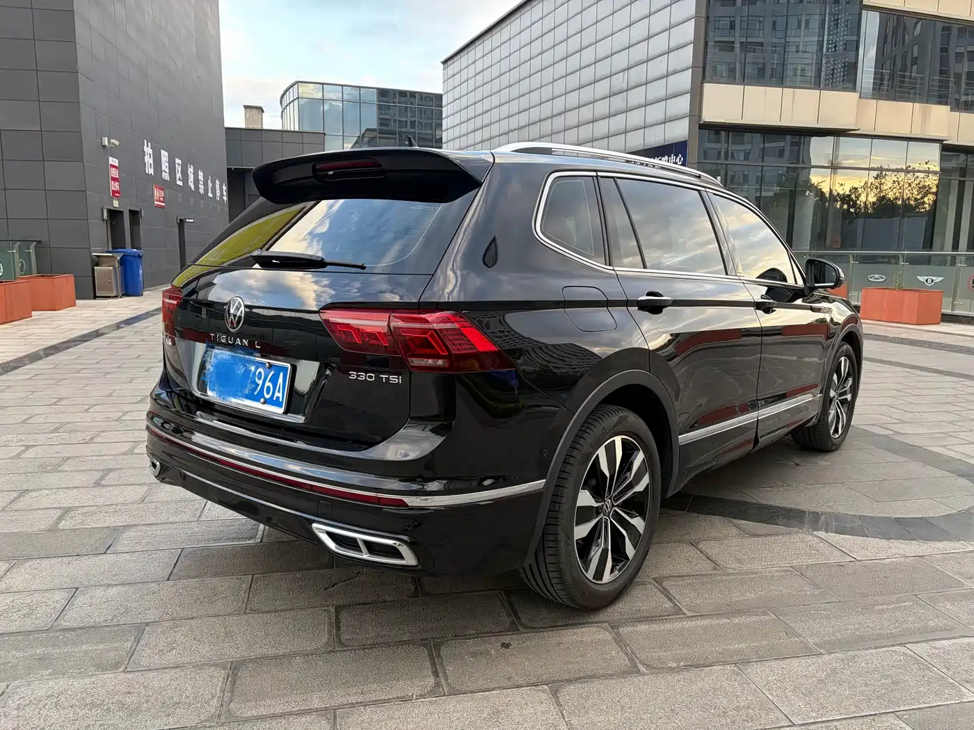 Volkswagen Tiguan L 2022 330TSI Auto 2WD R-Line Premium Edition фото 4