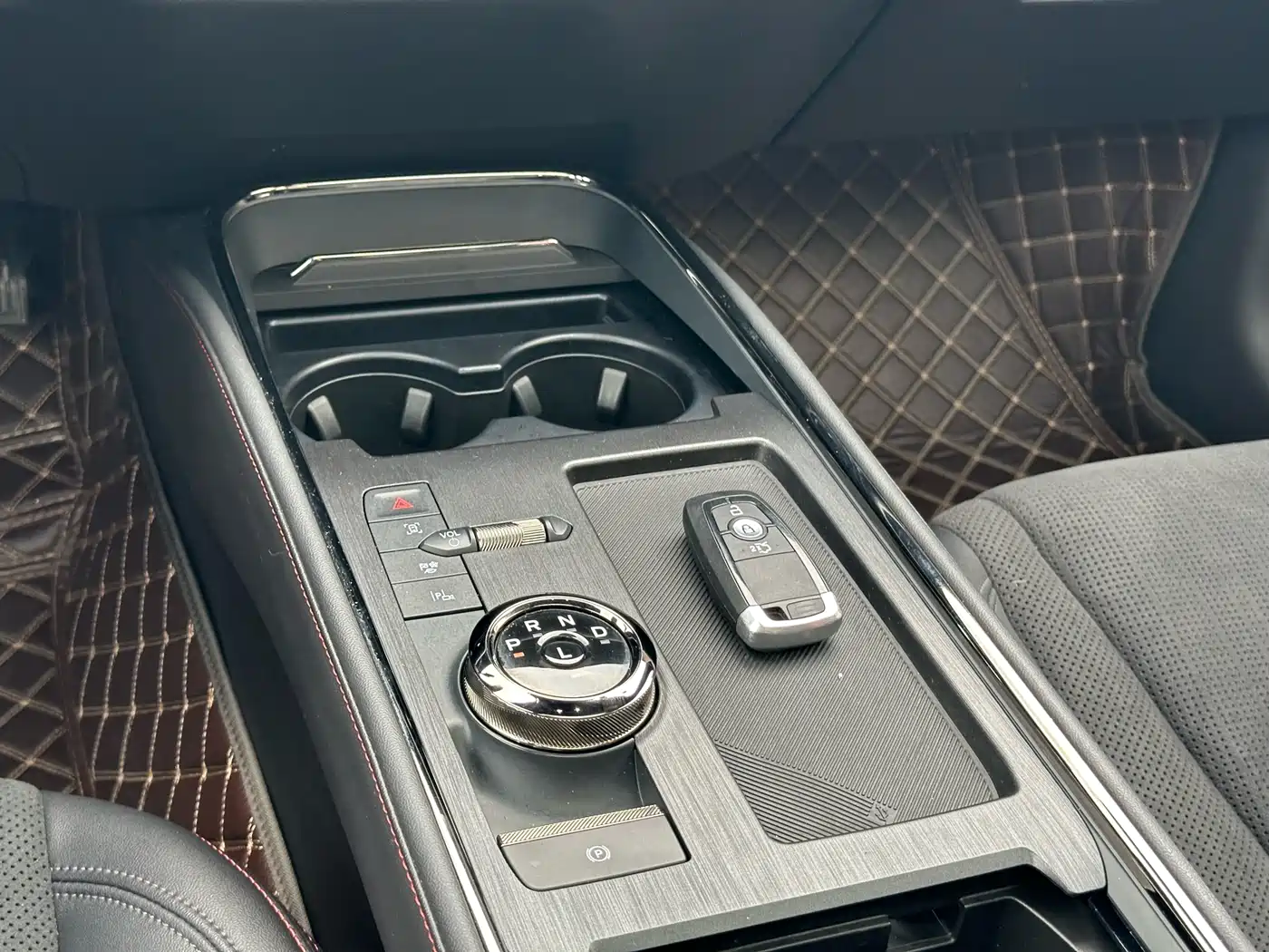Ford Mondeo 2024 2.0T E-Hybrid Sport ST-Line фото 12