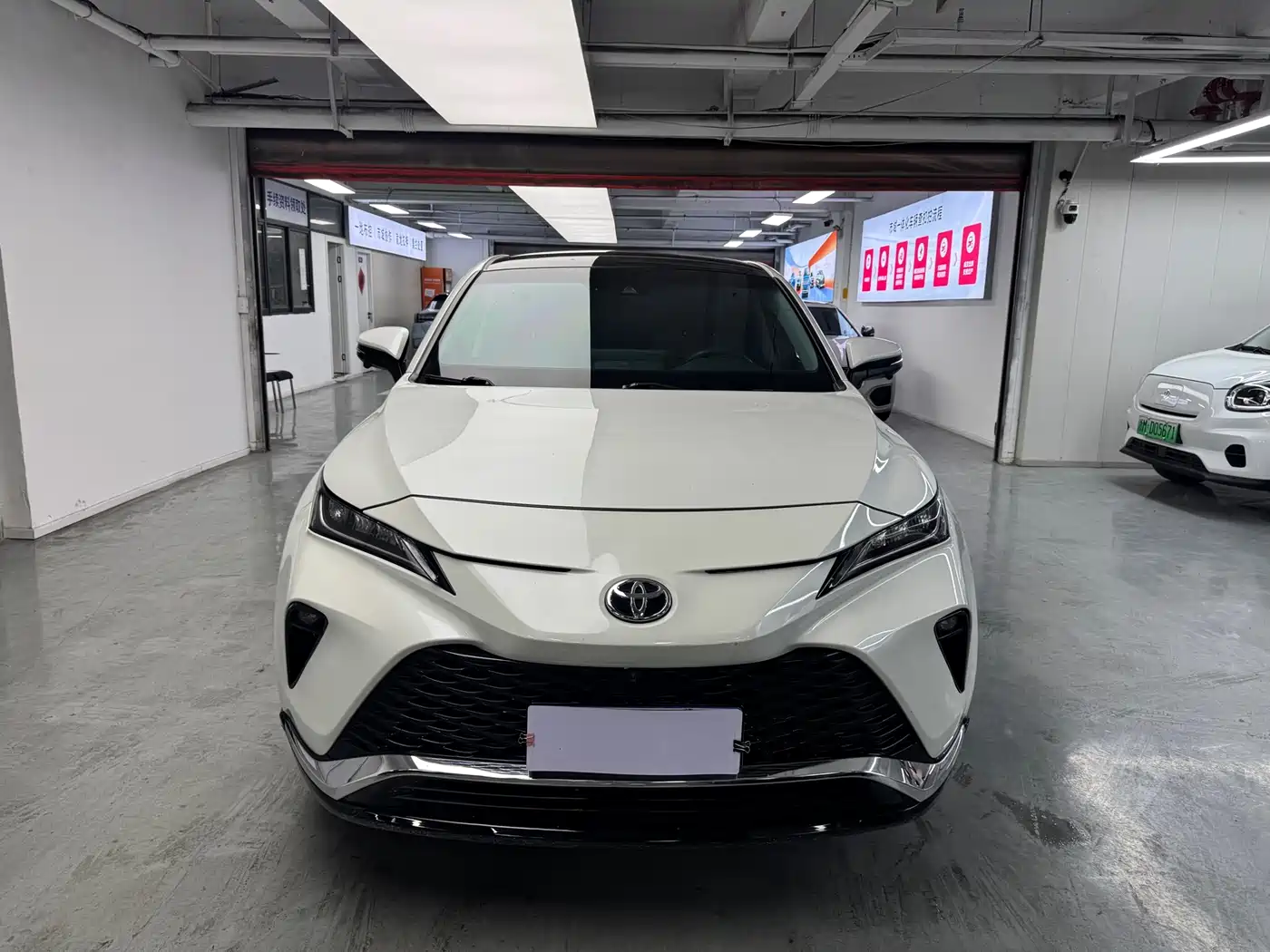 Toyota Venza 2022 2.0L CVT 2WD Luxury фото 2