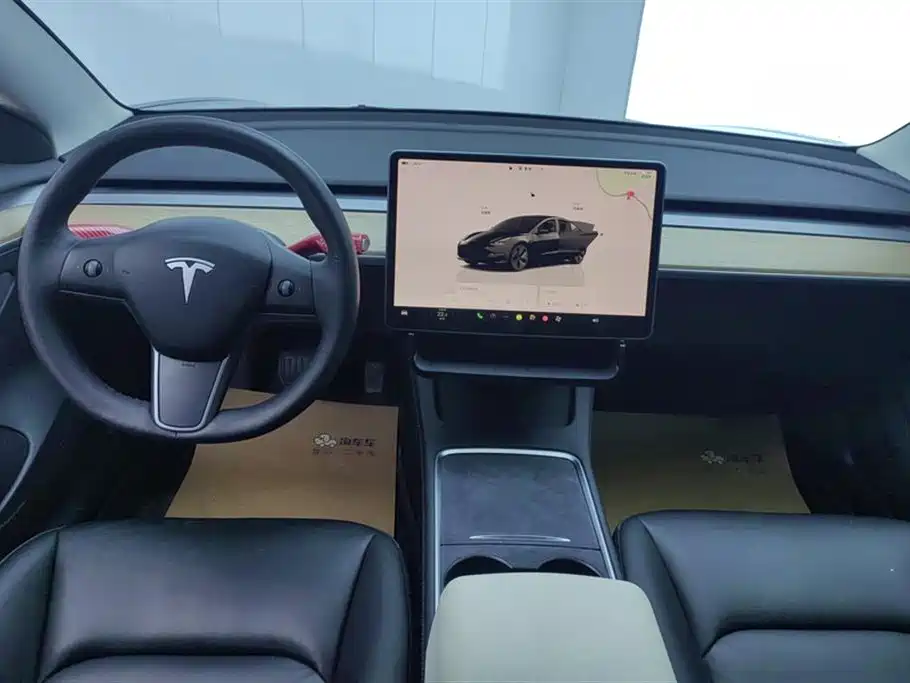 TESLA MODEL 3