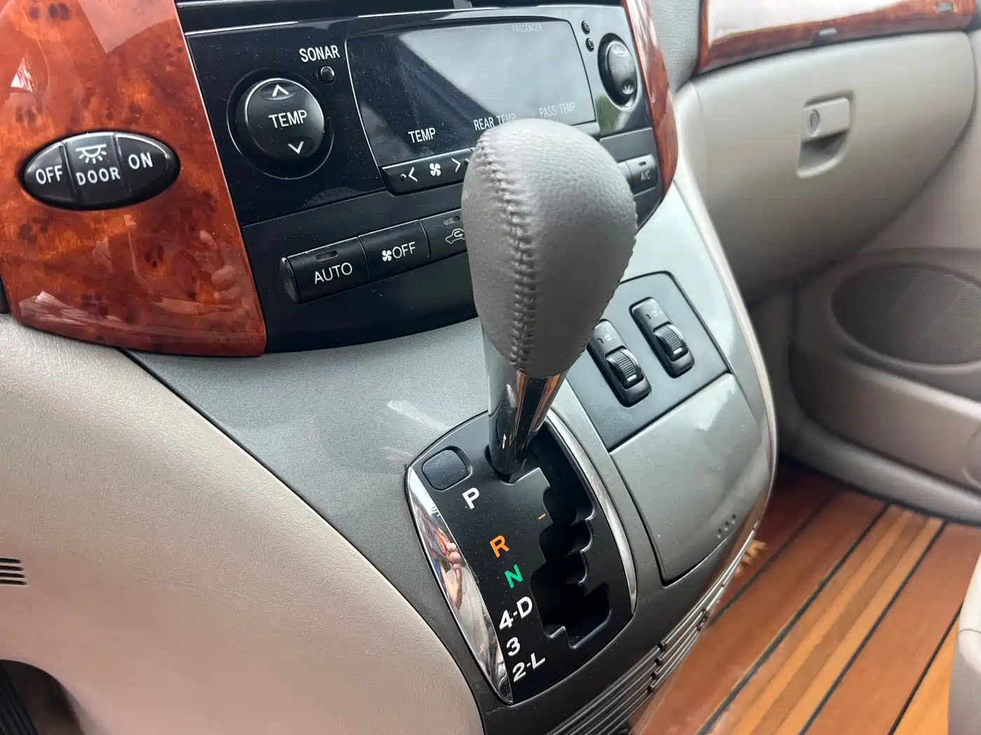 Toyota Sienna 2010 2009 Base Model