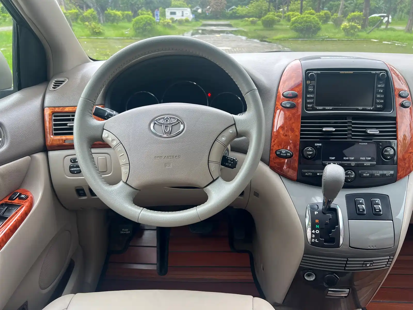 Photo 14 - Toyota Sienna