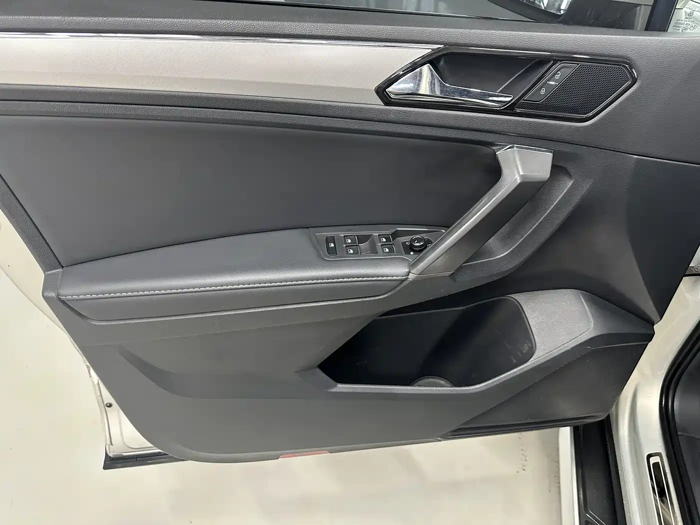 Volkswagen Tiguan L 2018 Facelift 330TSI Automatic 2WD Comfort Edition фото 9
