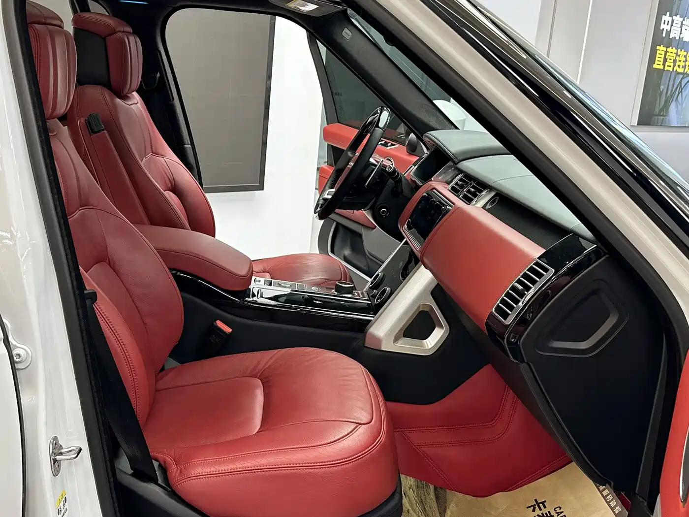 Land Rover Range Rover 2022 3.0 L6 400PS Prestige Genesis Extended Edition фото 23