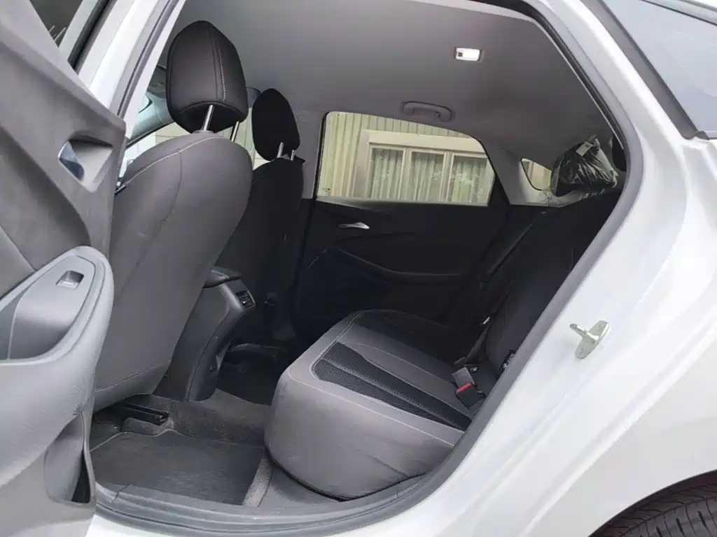 صورة 17 - Buick Verano