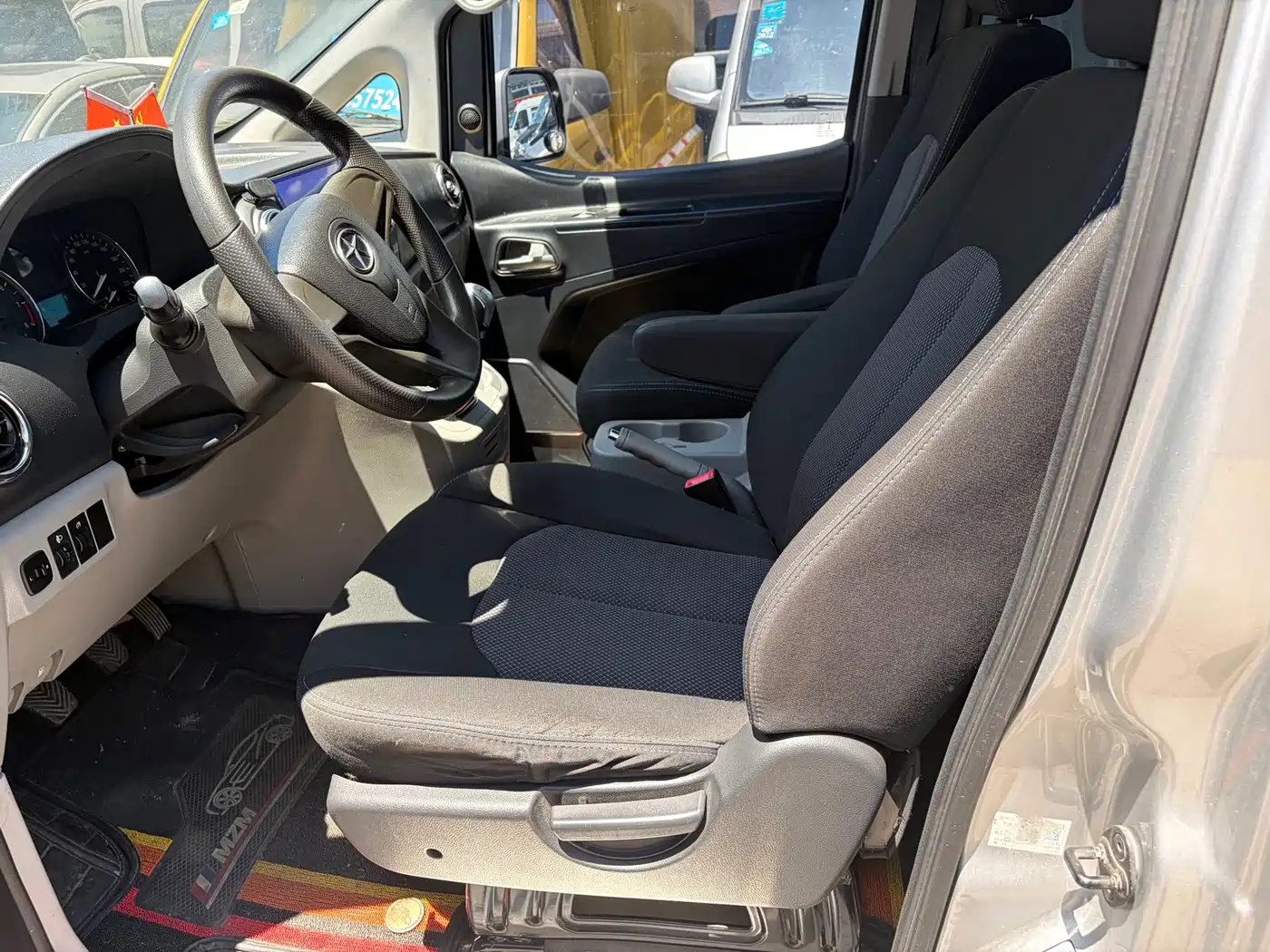 JAC Refine M3 2015 2015 Maker Edition 1.6L Luxury Smart