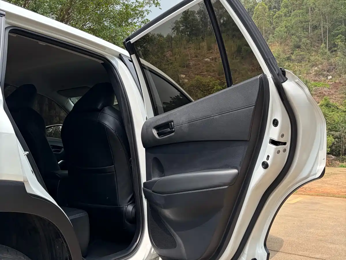 Toyota Frontlander 2023 2.0L CVT Elite Edition фото 13