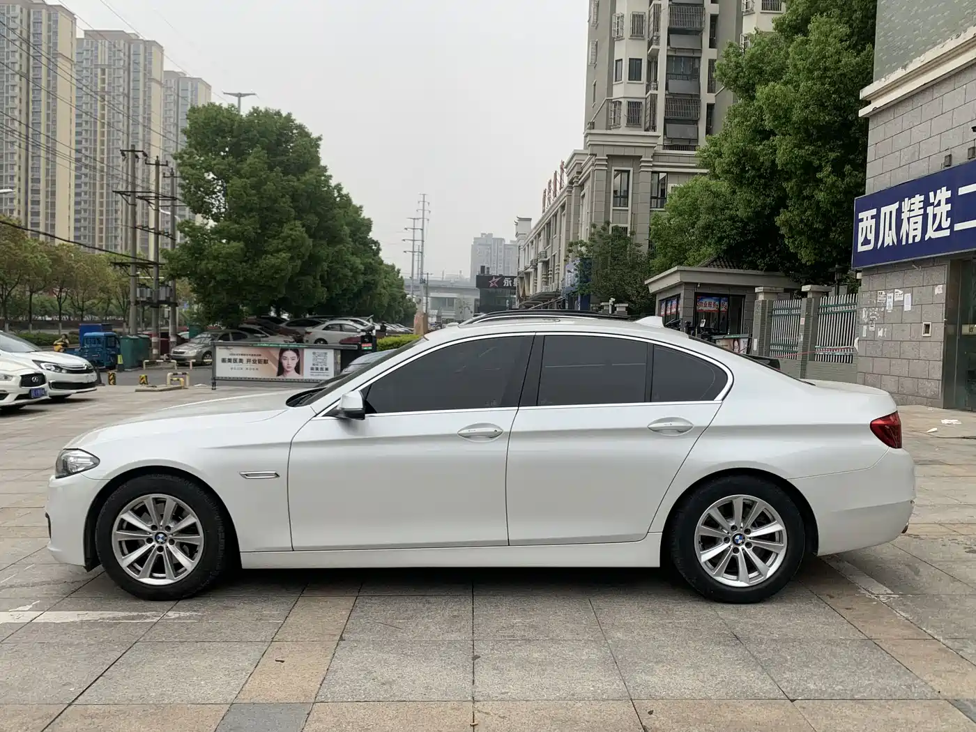 BMW 5 Series (Import) 2014 520i Classic фото 7