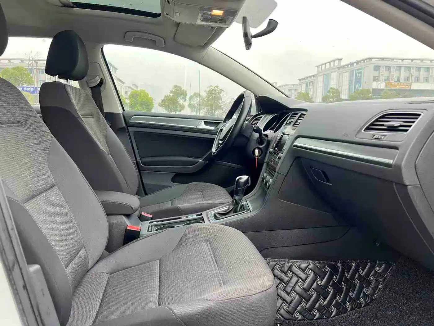 Volkswagen Golf 2016 230TSI Automatic Comfort фото 23