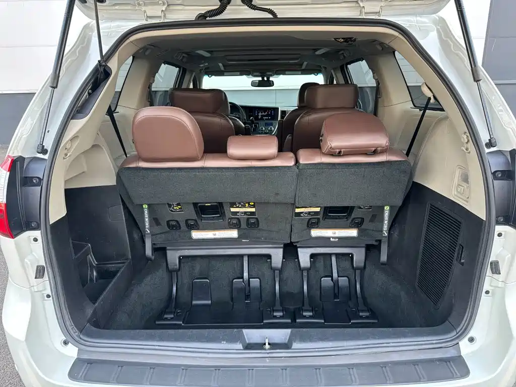 صورة 29 - Toyota Sienna