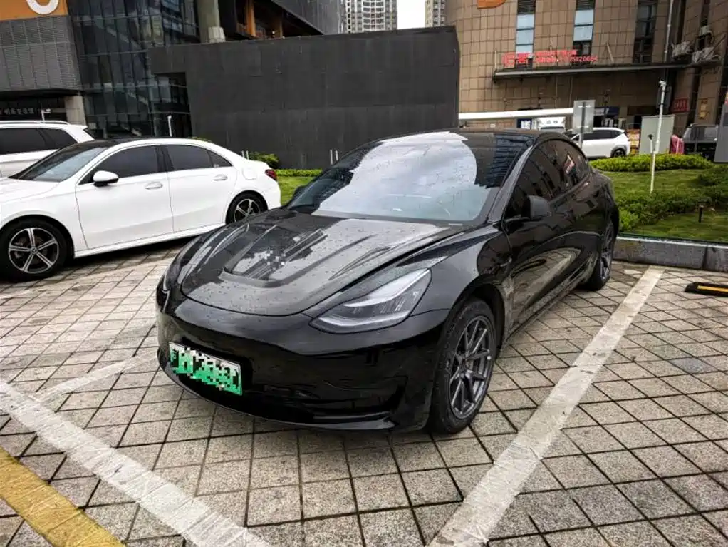 TESLA MODEL 3