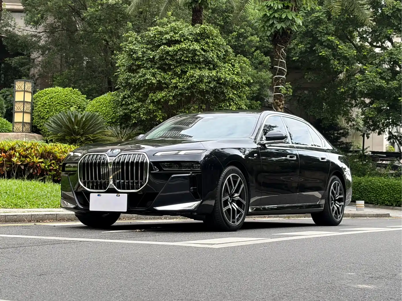 BMW BMW 7 Series 2023 Model 735Li M Sport Package