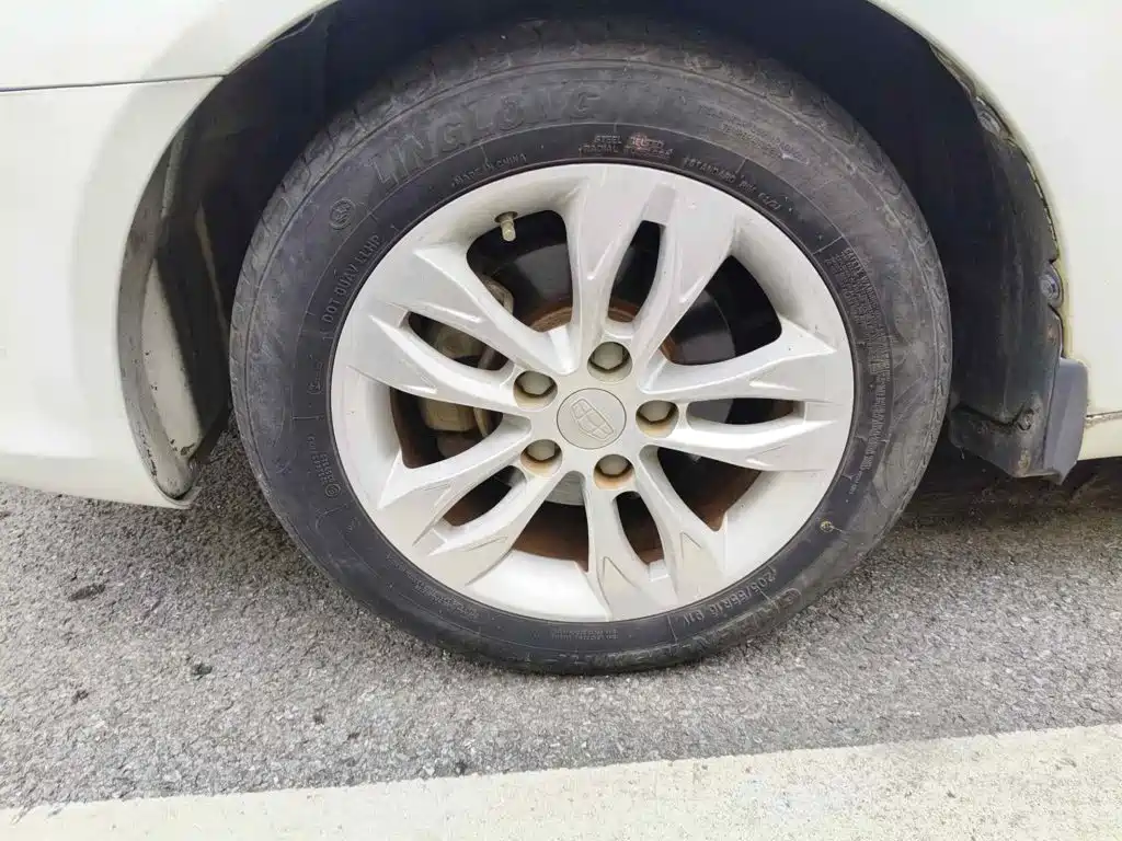 Фото 7 - Geely Emgrand