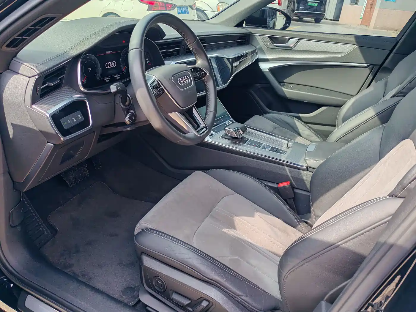 Audi A6L 2021 40 TFSI Luxury Sport фото 4