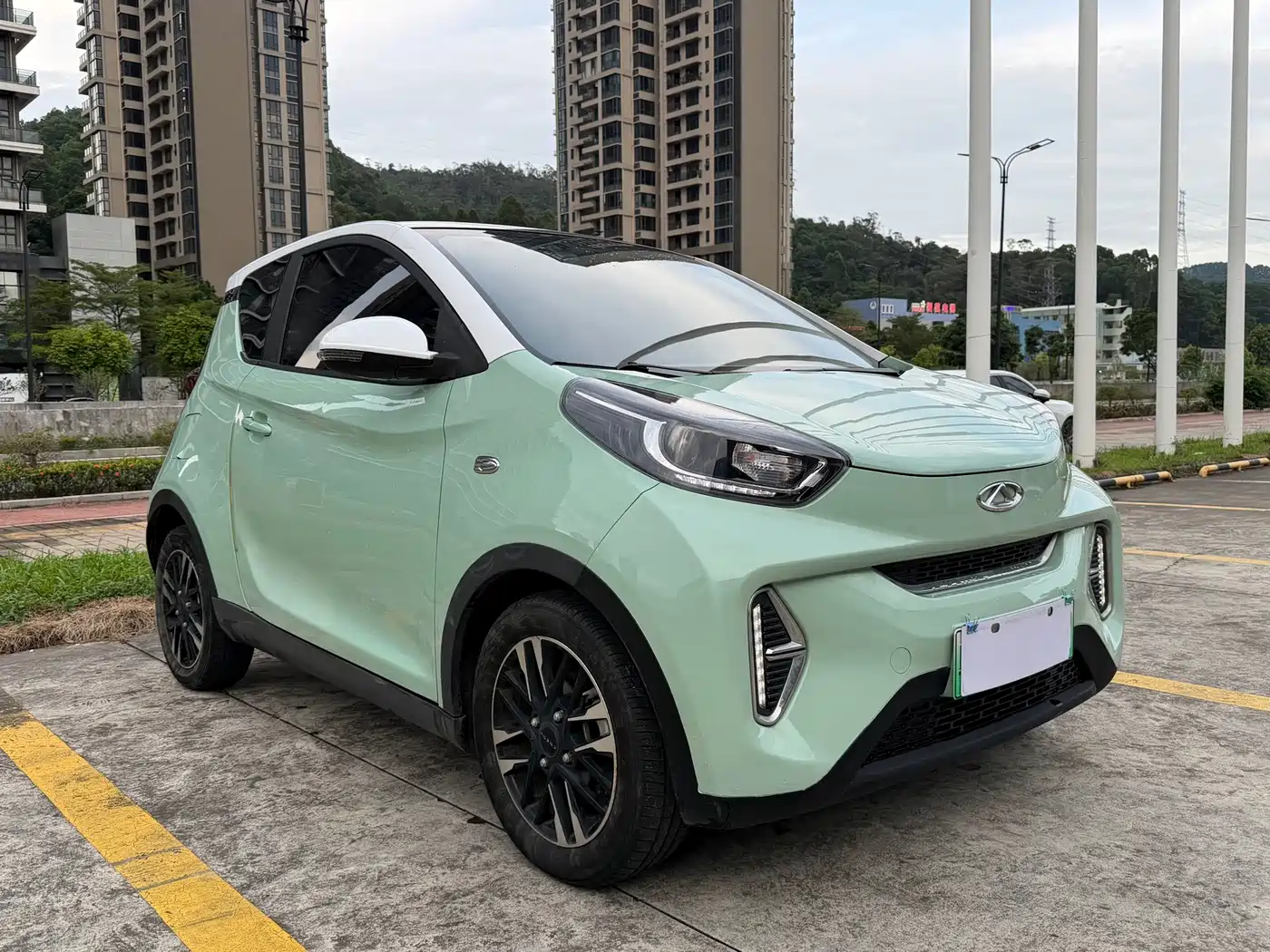 QQ New Energy Little Ant 2023 2022 Sweet Pink Edition Half Sugar Version LFP Lithium 30kW 301km