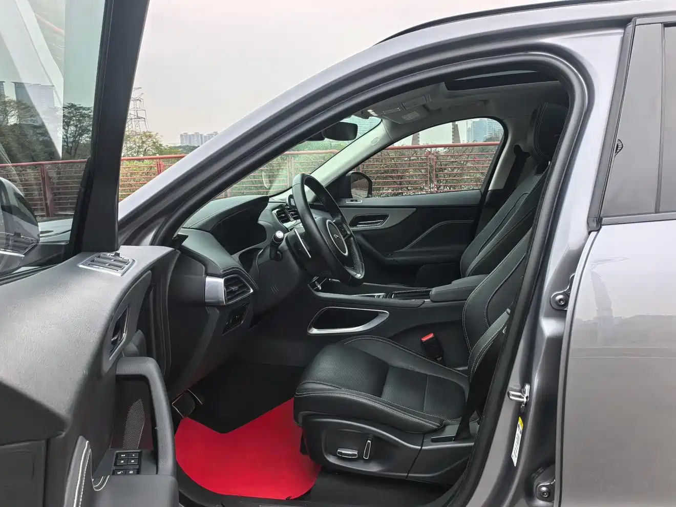 Jaguar F-PACE 2020 2.0T R-Dynamic SE фото 5