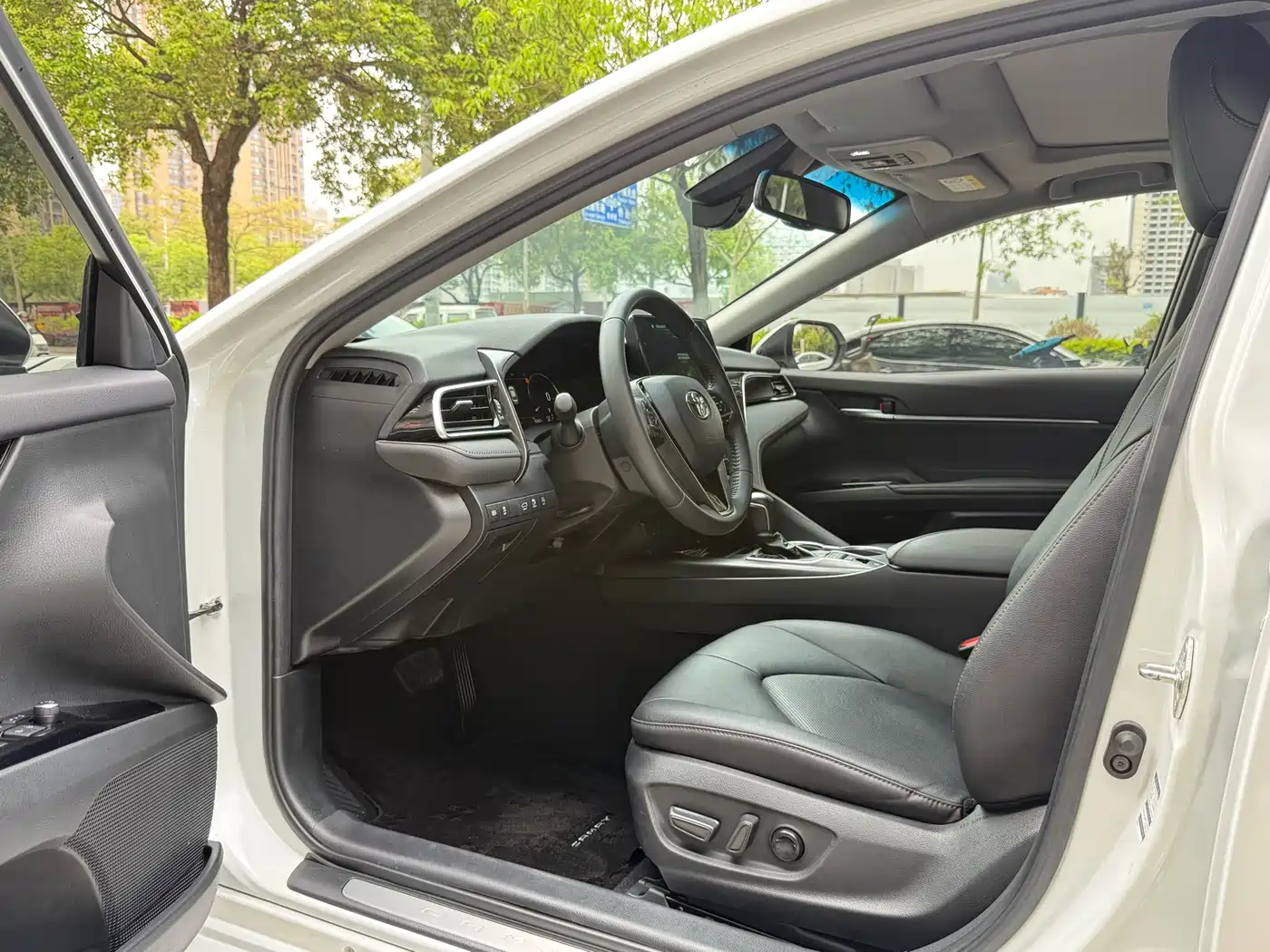 Toyota Camry 2021 2.5G Luxury Edition фото 8