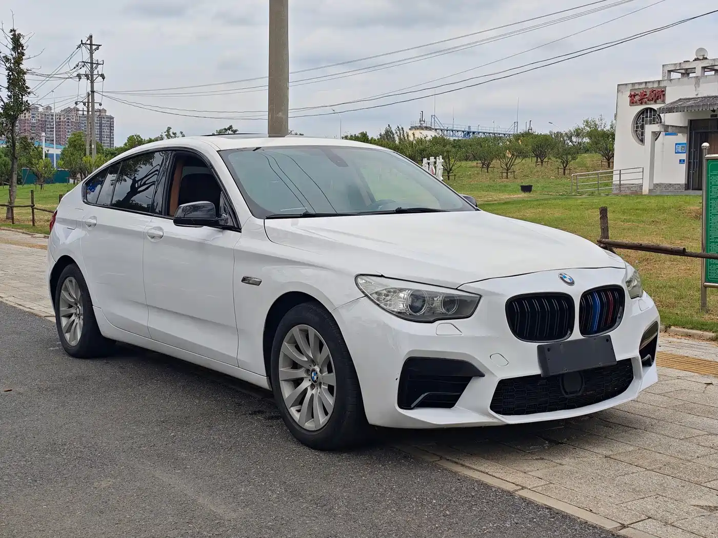 BMW 5 Series GT 2014 2013 535i Elegance