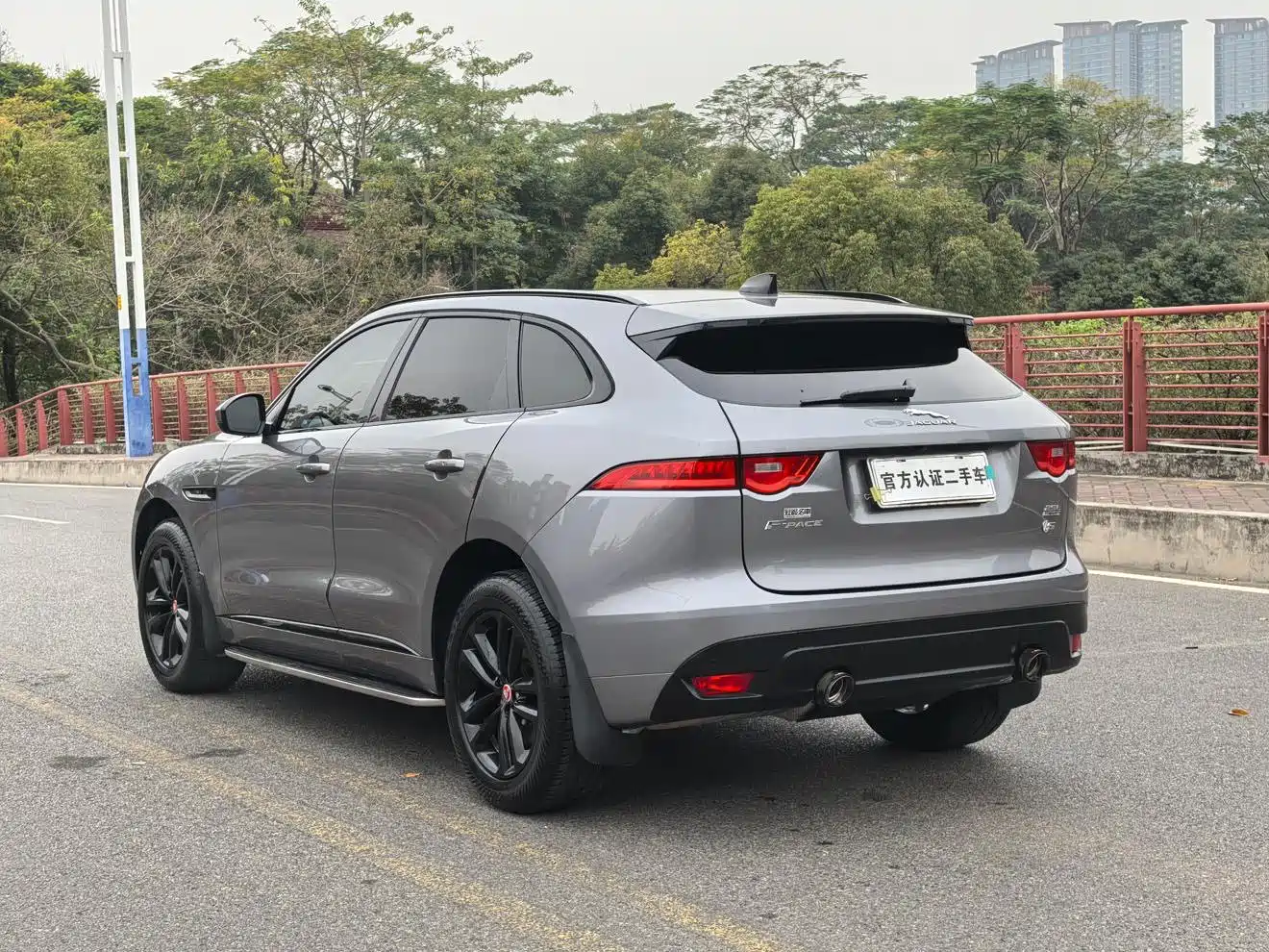 Jaguar F-PACE 2020 2.0T R-Dynamic SE фото 21