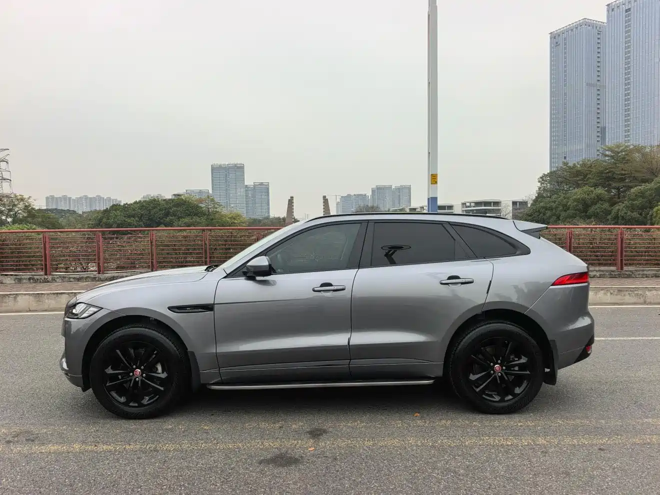 Jaguar F-PACE 2020 2.0T R-Dynamic SE фото 22