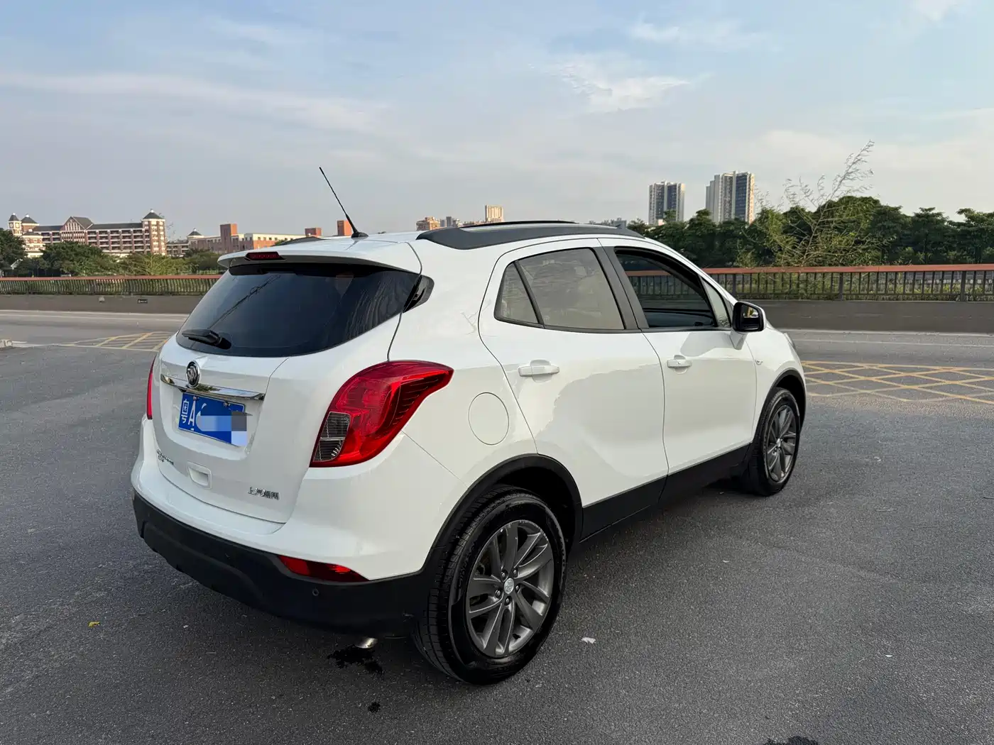 Photo 5 - Buick Encore