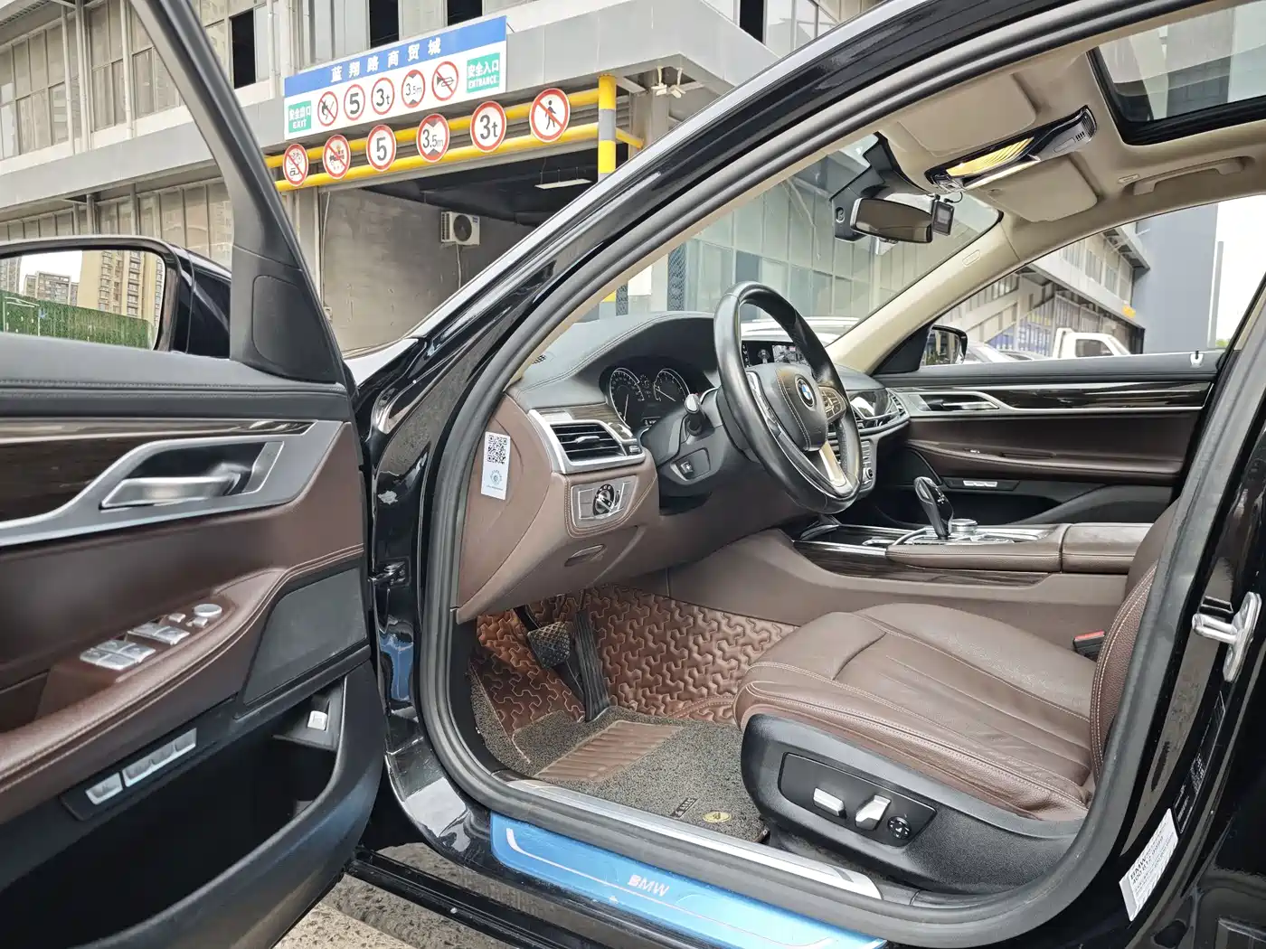 BMW 7 Series 2016 730Li Leading фото 6