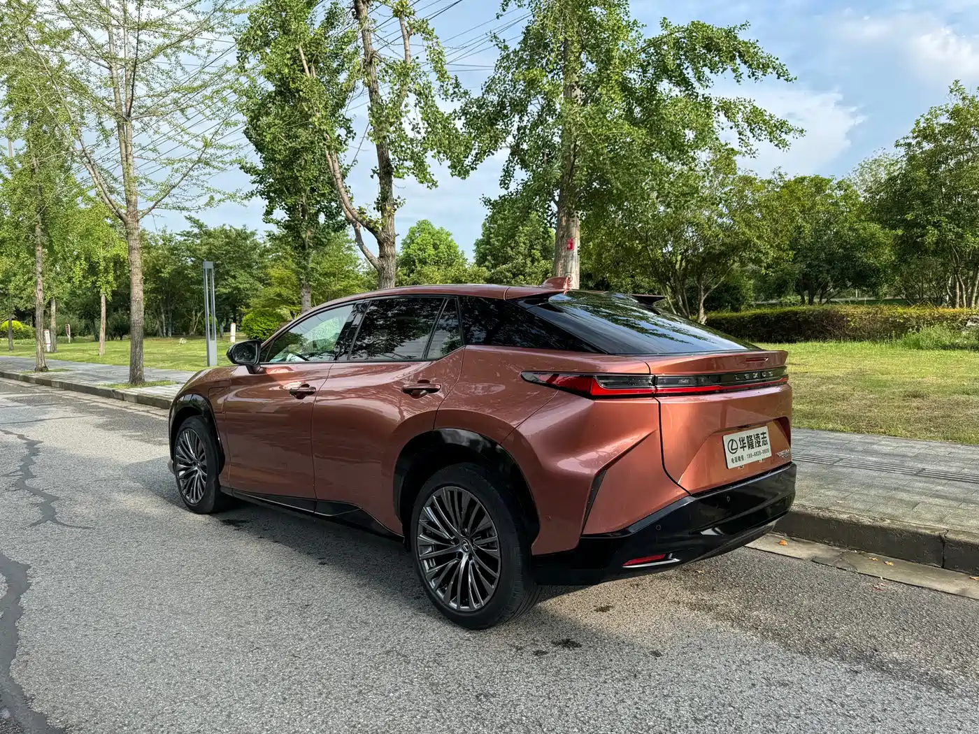Lexus RZ 2023 450e 4WD Premium фото 3