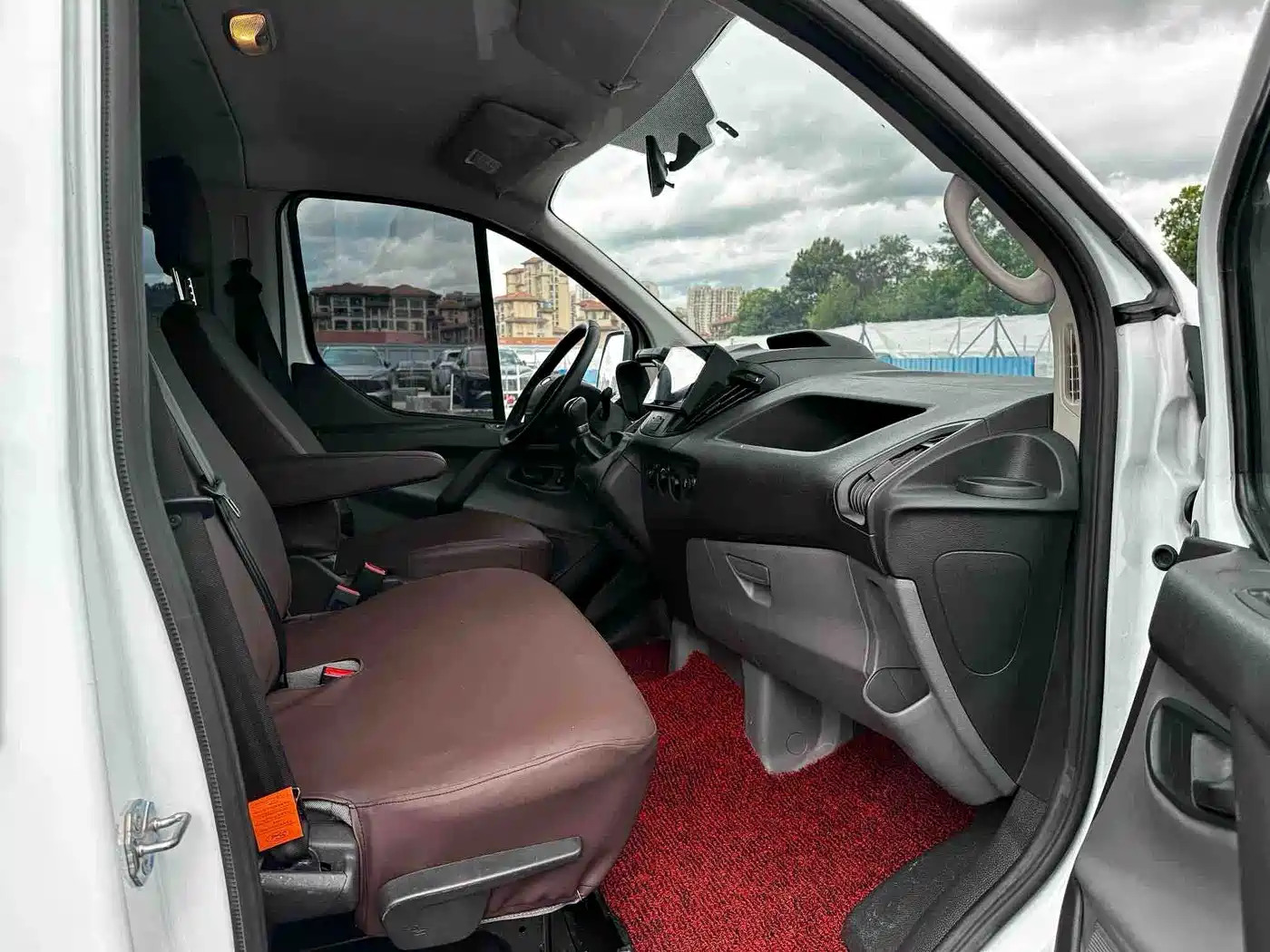 Ford Transit 2023 2019 2.0T Diesel Multi-Purpose Commercial Vehicle Short Wheelbase Low Roof 6-Seater China VI