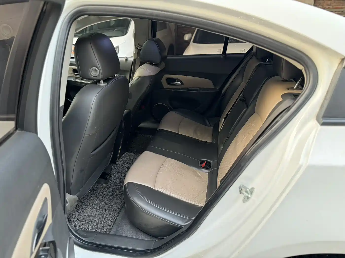 Chevrolet Cruze 2013 Model 1.8L SE AT фото 4