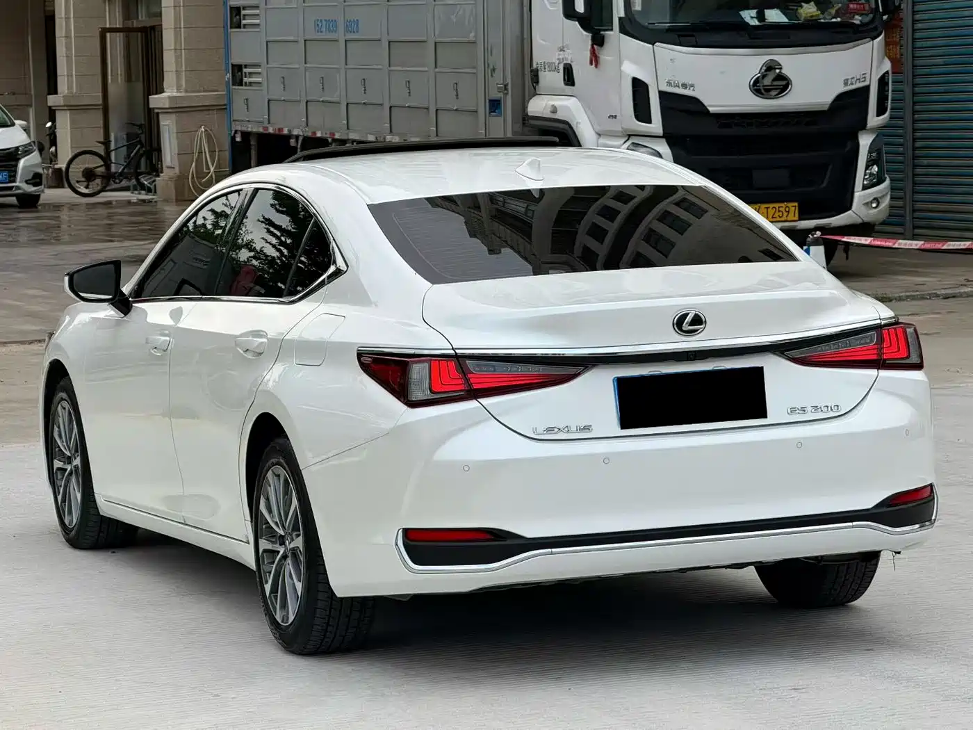 Lexus ES 2023 200 Excellence Edition фото 8