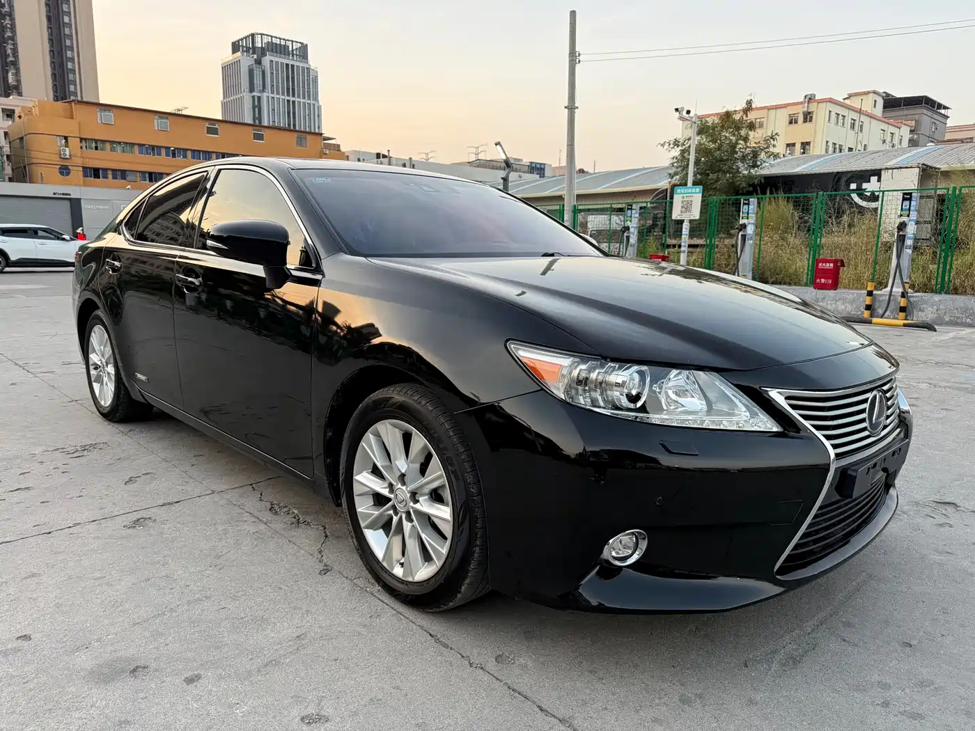 Lexus ES 2013 300h Luxury Edition фото 3