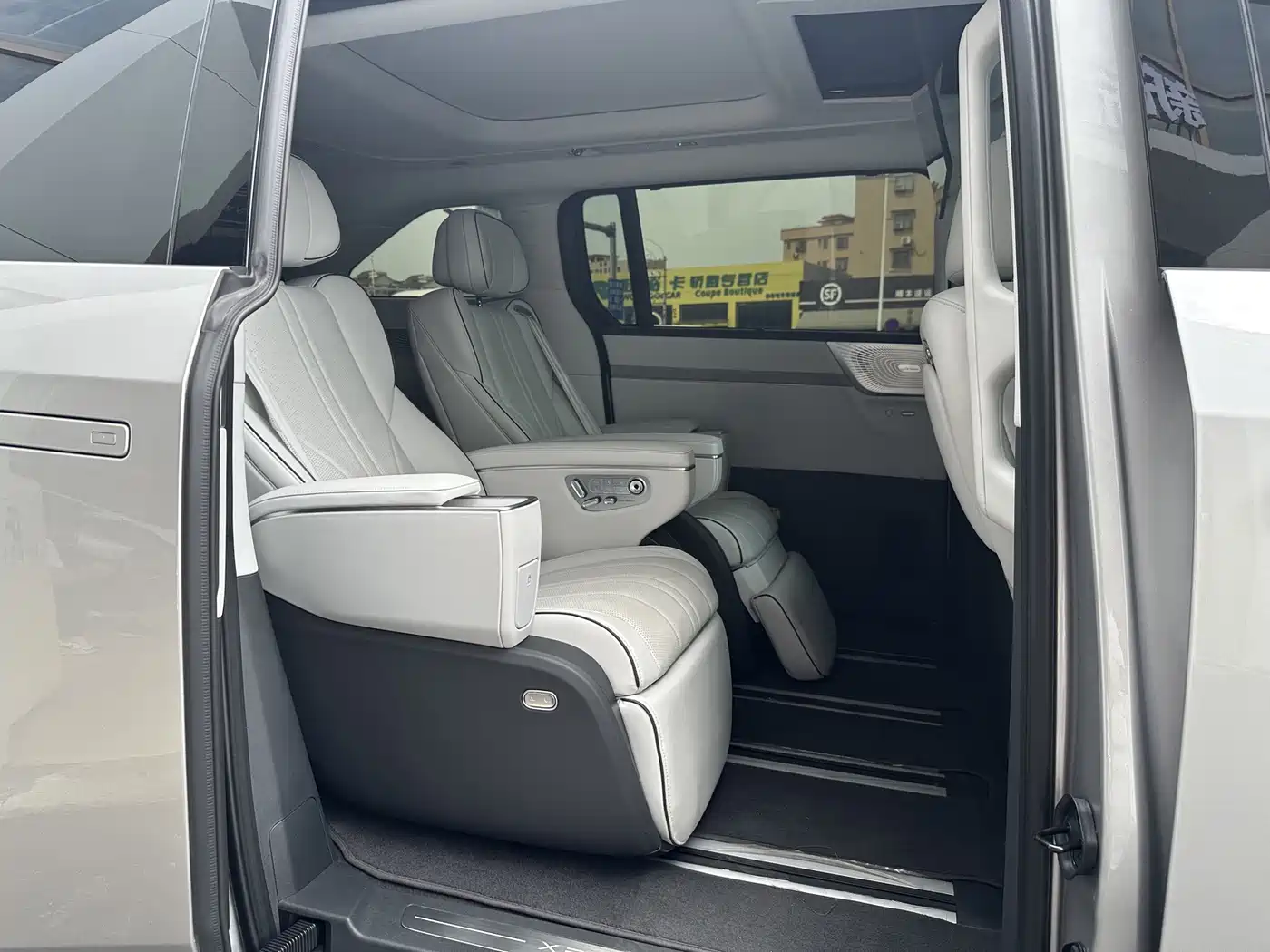 XPeng X9 2025 2025 Extended Range Edition
