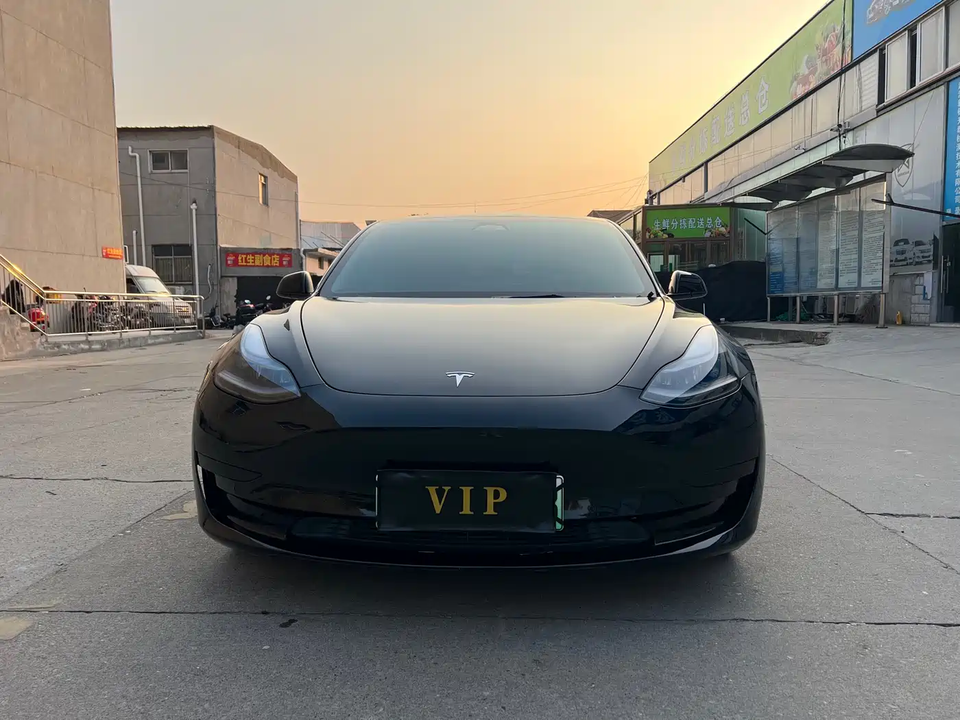 TESLA MODEL 3
