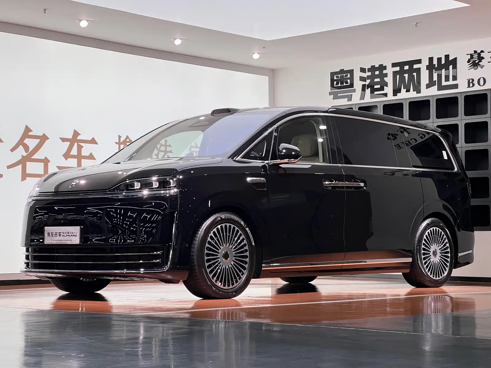 Фото 1 - Zhijie Zunjie MPV