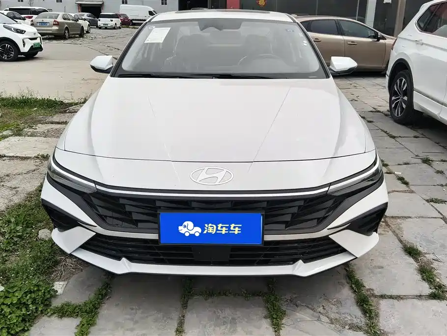 HYUNDAI ELANTRA