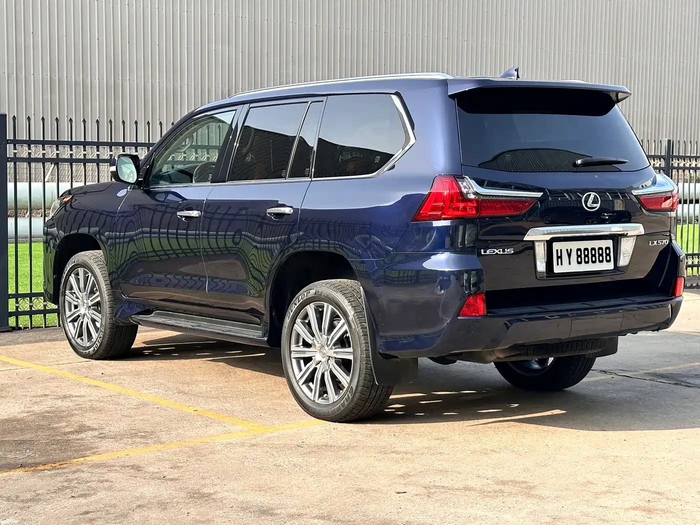 Lexus LX 2016 570 Luxury Premium Edition фото 4