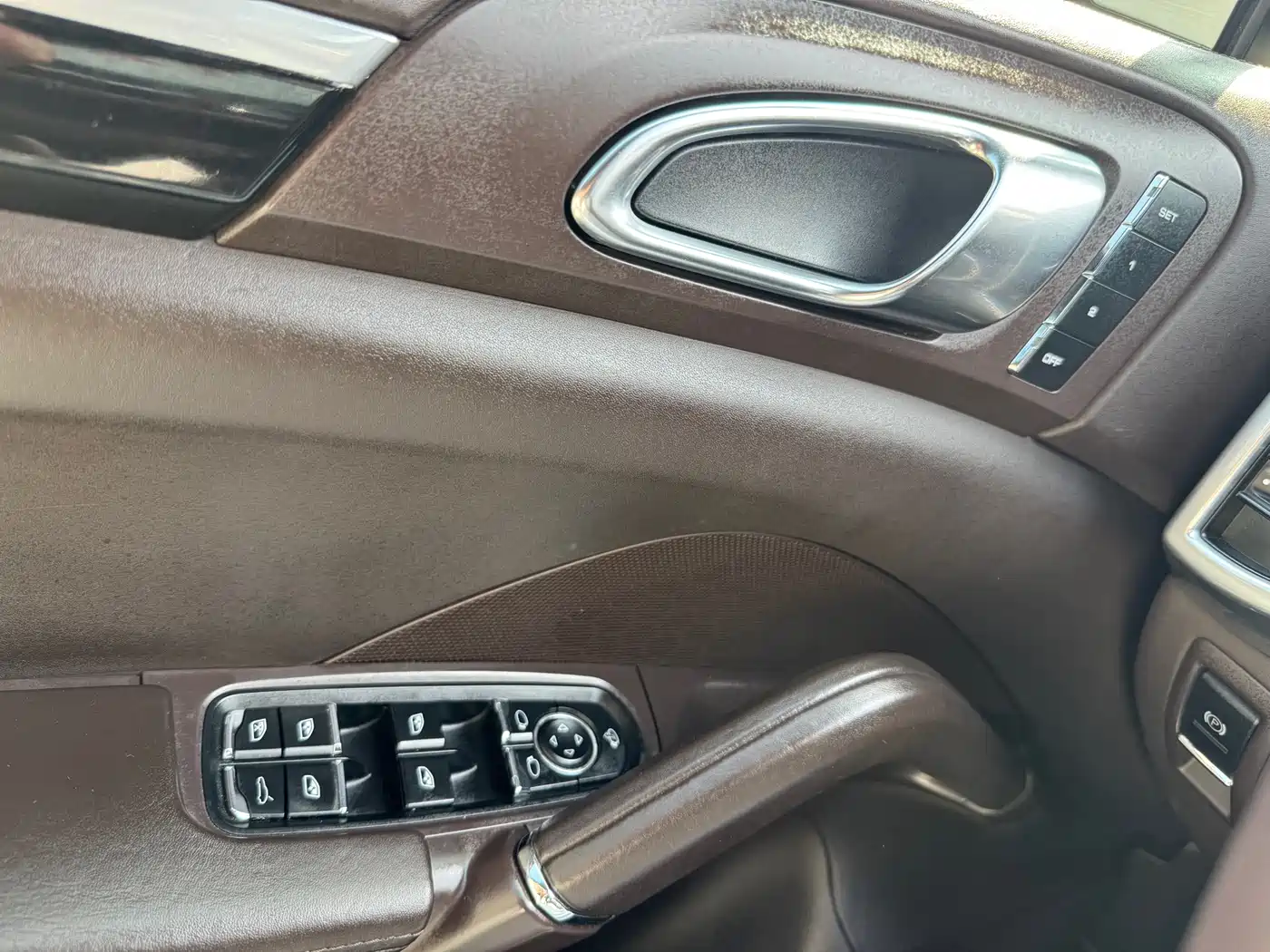 Porsche Cayenne 2011 Cayenne 3.0T фото 40