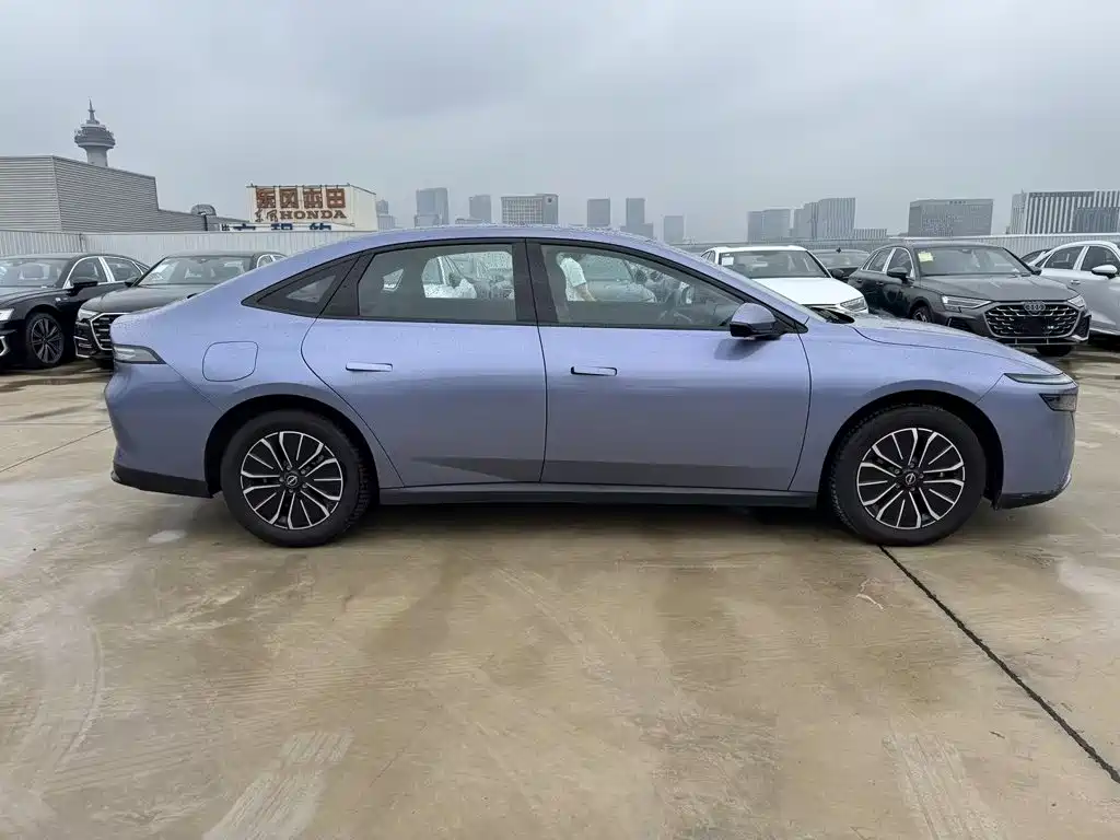 Nissan N6 2025 2025 Mid Configuration