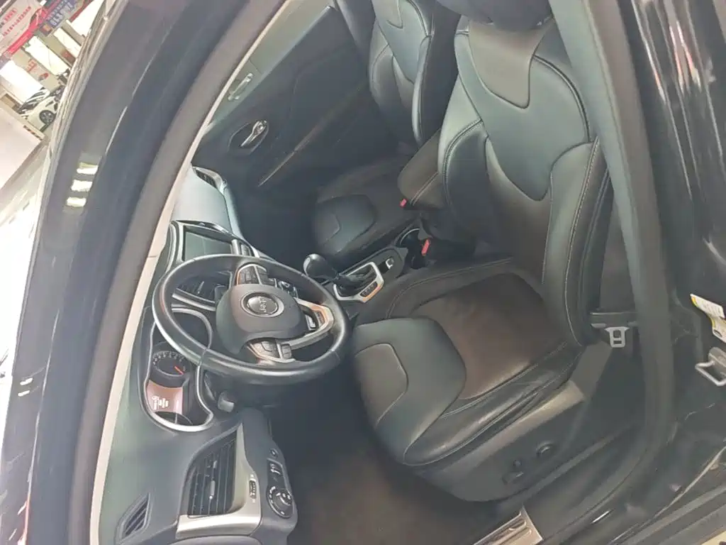 Jeep Cherokee (Import) 2015 2015 2.4L Elite Edition
