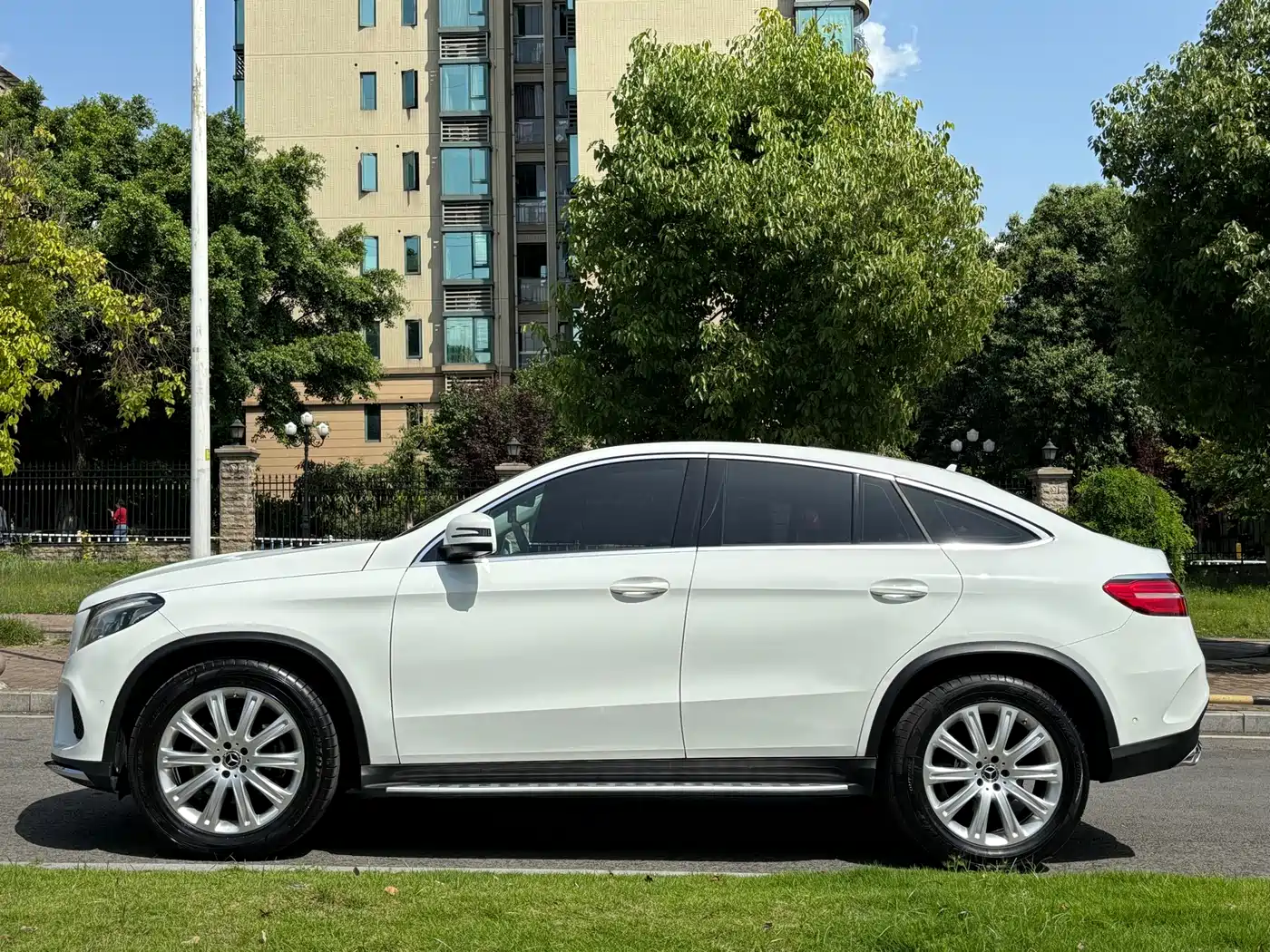 Mercedes-Benz GLE Coupe 2017 GLE 320 4MATIC Coupe SUV фото 4