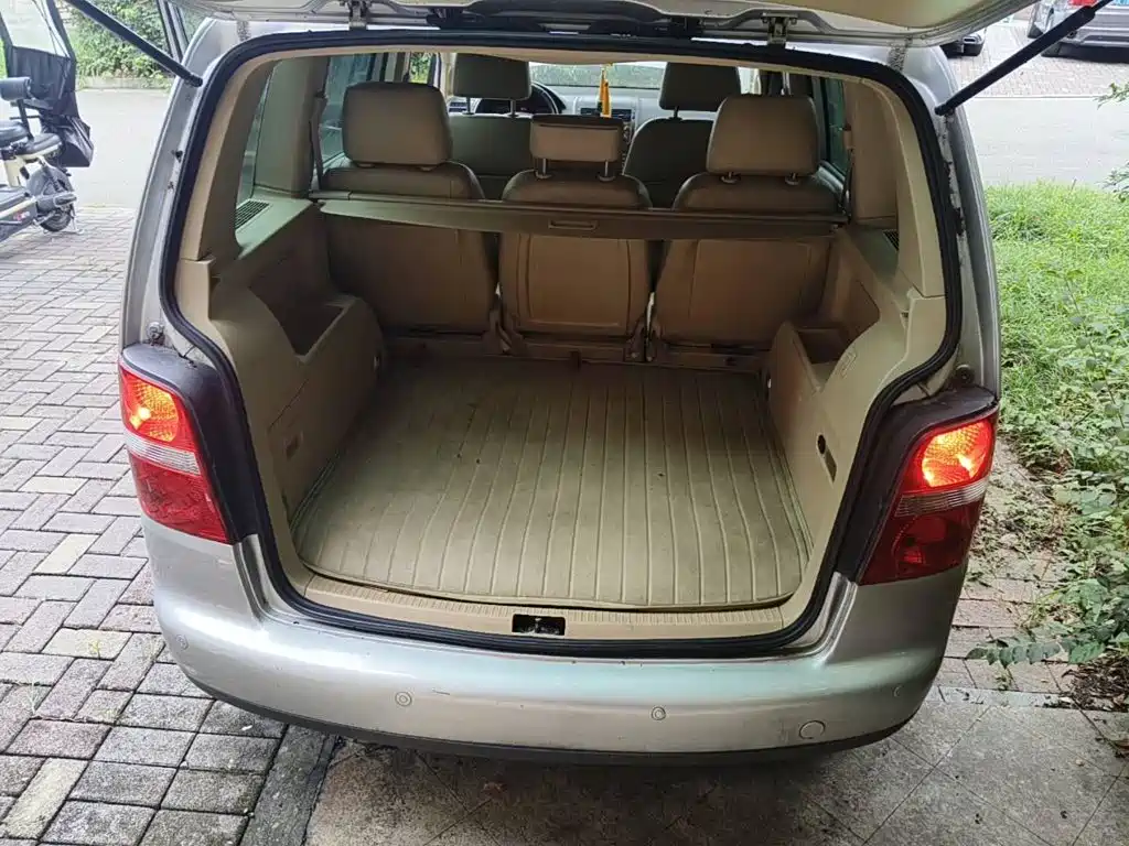 Volkswagen Touran 2006 2006 Model 1.8T Luxury Automatic 5-seater