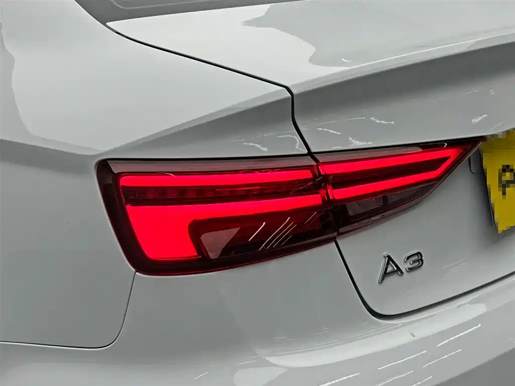 Audi A3 2018 30th Anniversary Limousine 35 TFSI Sport фото 10