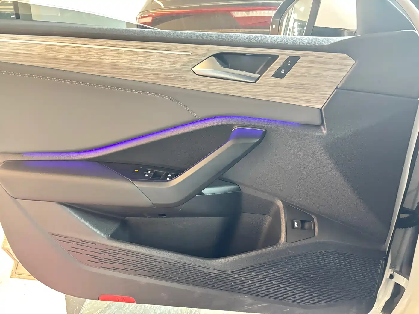 Volkswagen Sagitar 2023 300TSI DSG Excellence Edition фото 9