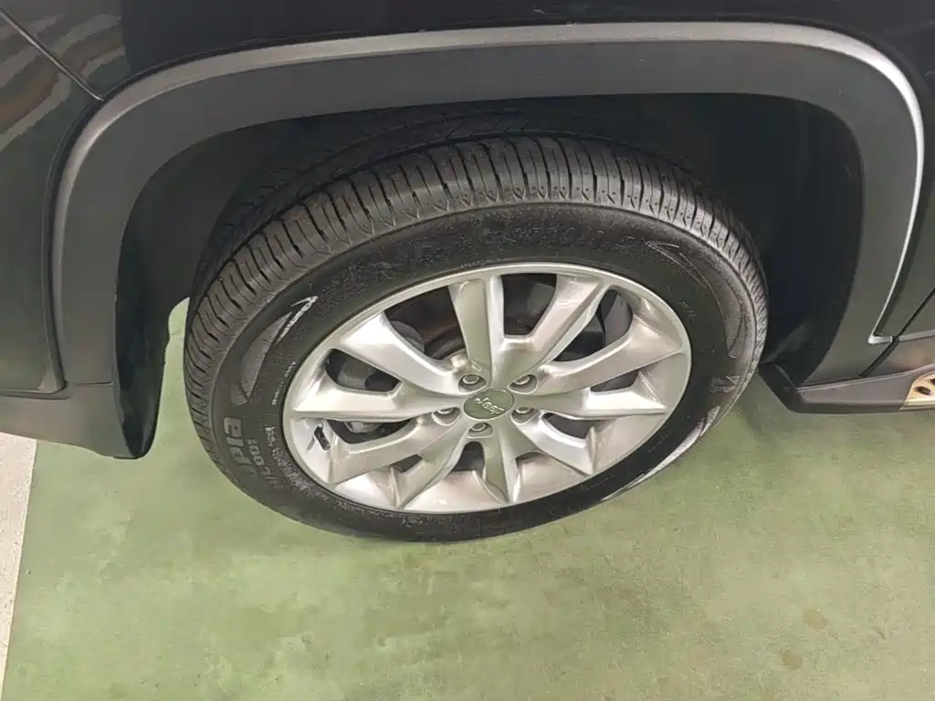 Jeep Cherokee (Import) 2015 2015 2.4L Elite Edition