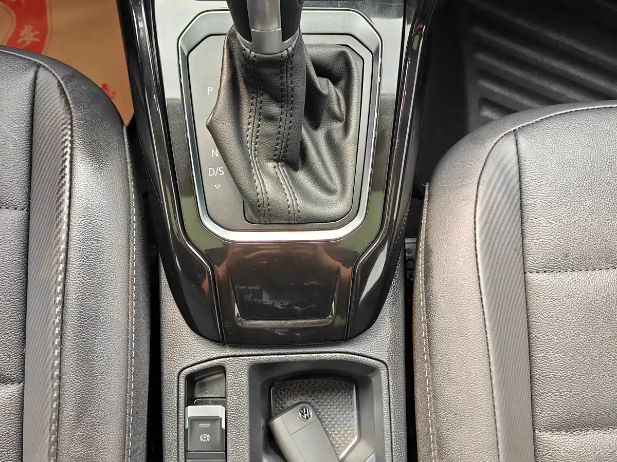 VOLKSWAGEN T-ROC EXPLORING SONGS