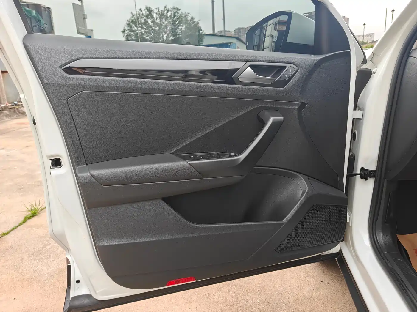 VOLKSWAGEN T-ROC EXPLORING SONGS