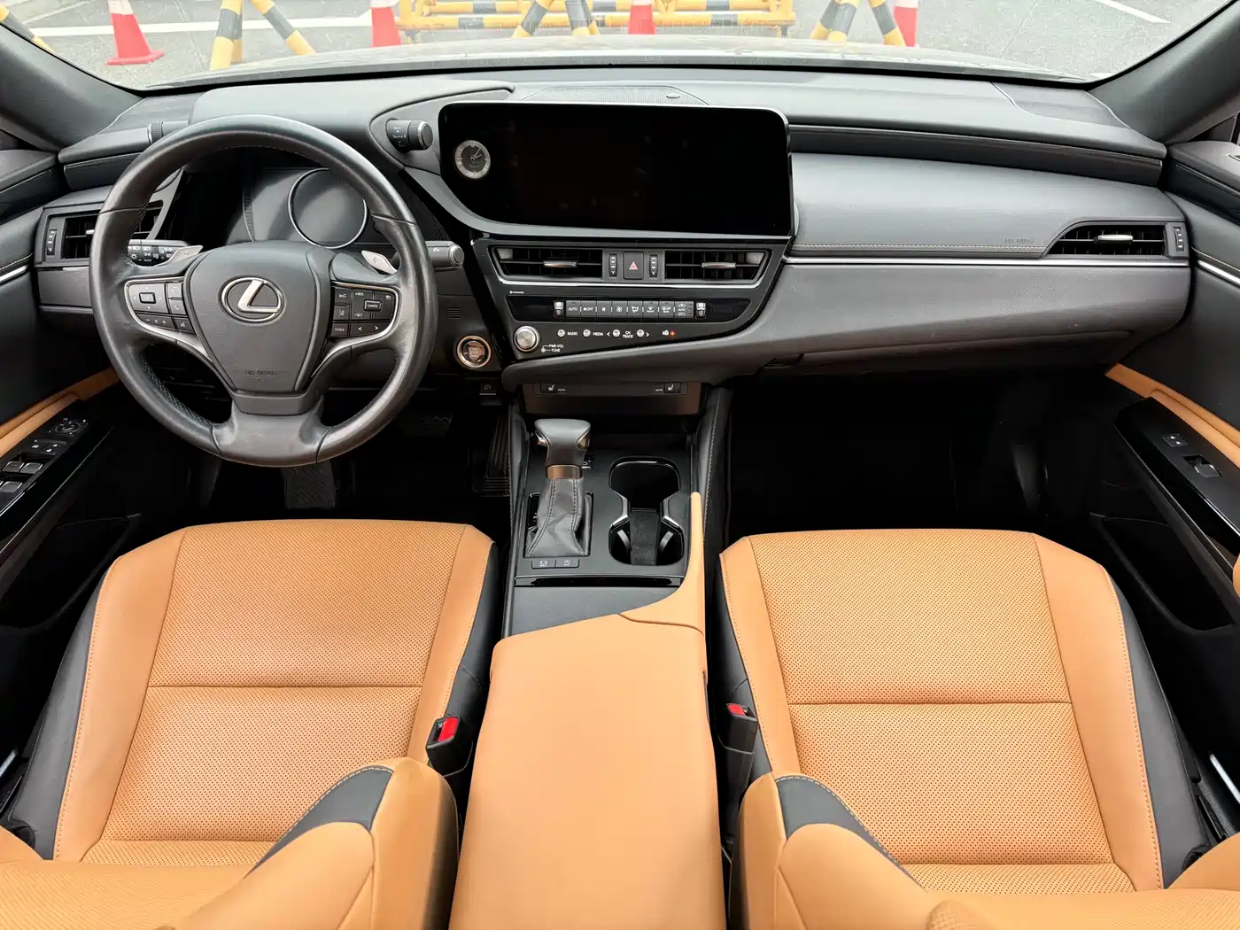Lexus ES 2023 200 Excellence Edition фото 19