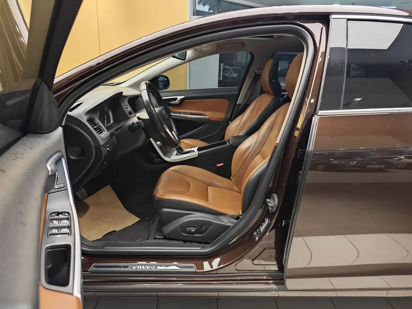 Фото 13 - Volvo S60